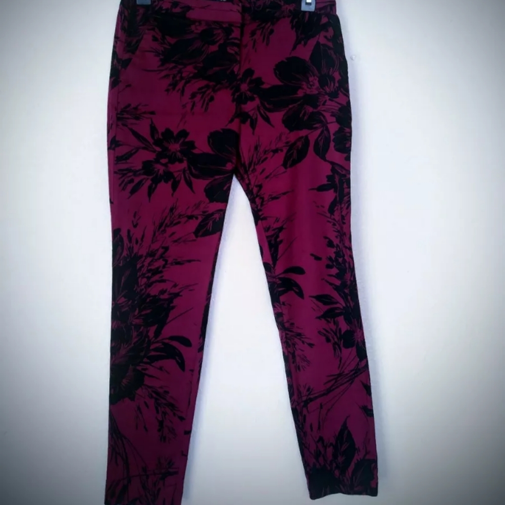 Maroon & black floral print cigarette ankle pants